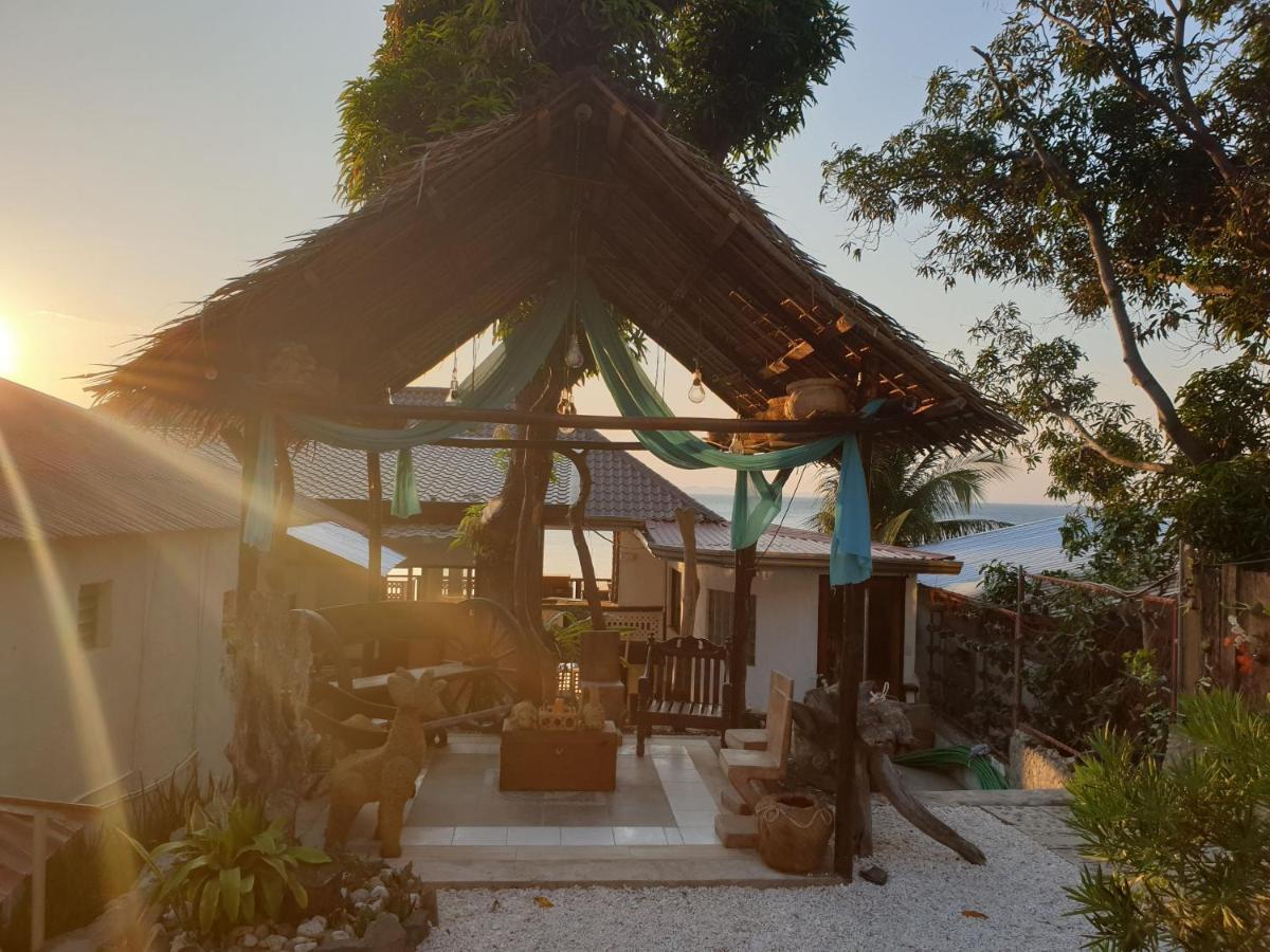 Raya Del Sol Dive Resort Мабини Екстериор снимка