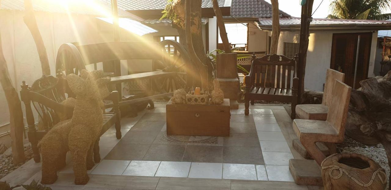 Raya Del Sol Dive Resort Мабини Екстериор снимка