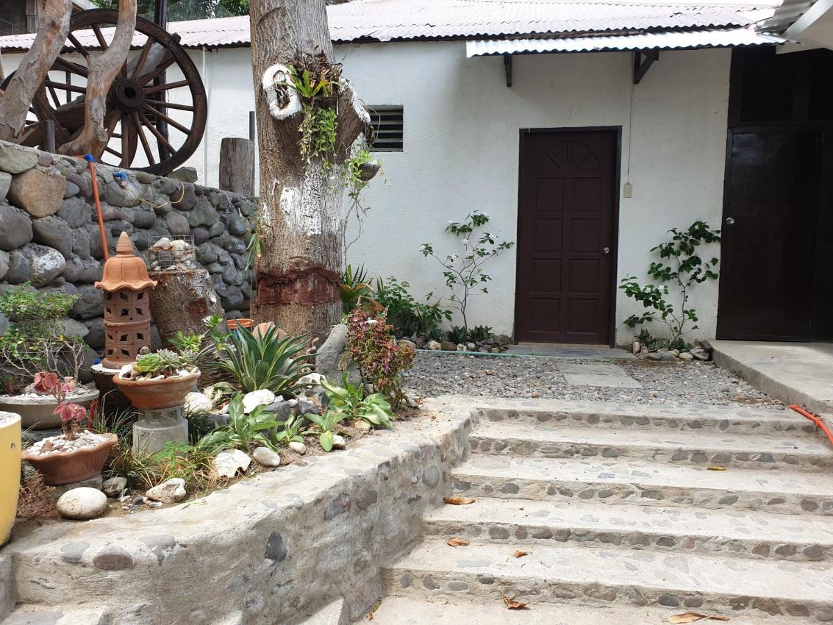 Raya Del Sol Dive Resort Мабини Екстериор снимка